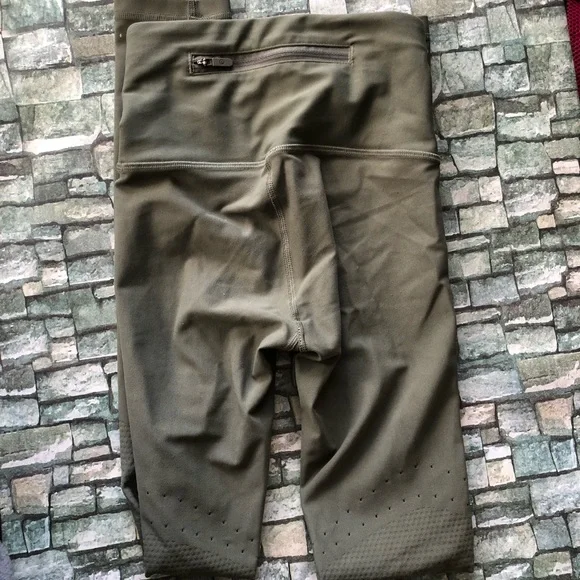 Lululemon In Focus Run Tight Sz 2 - Picture 3 of 11